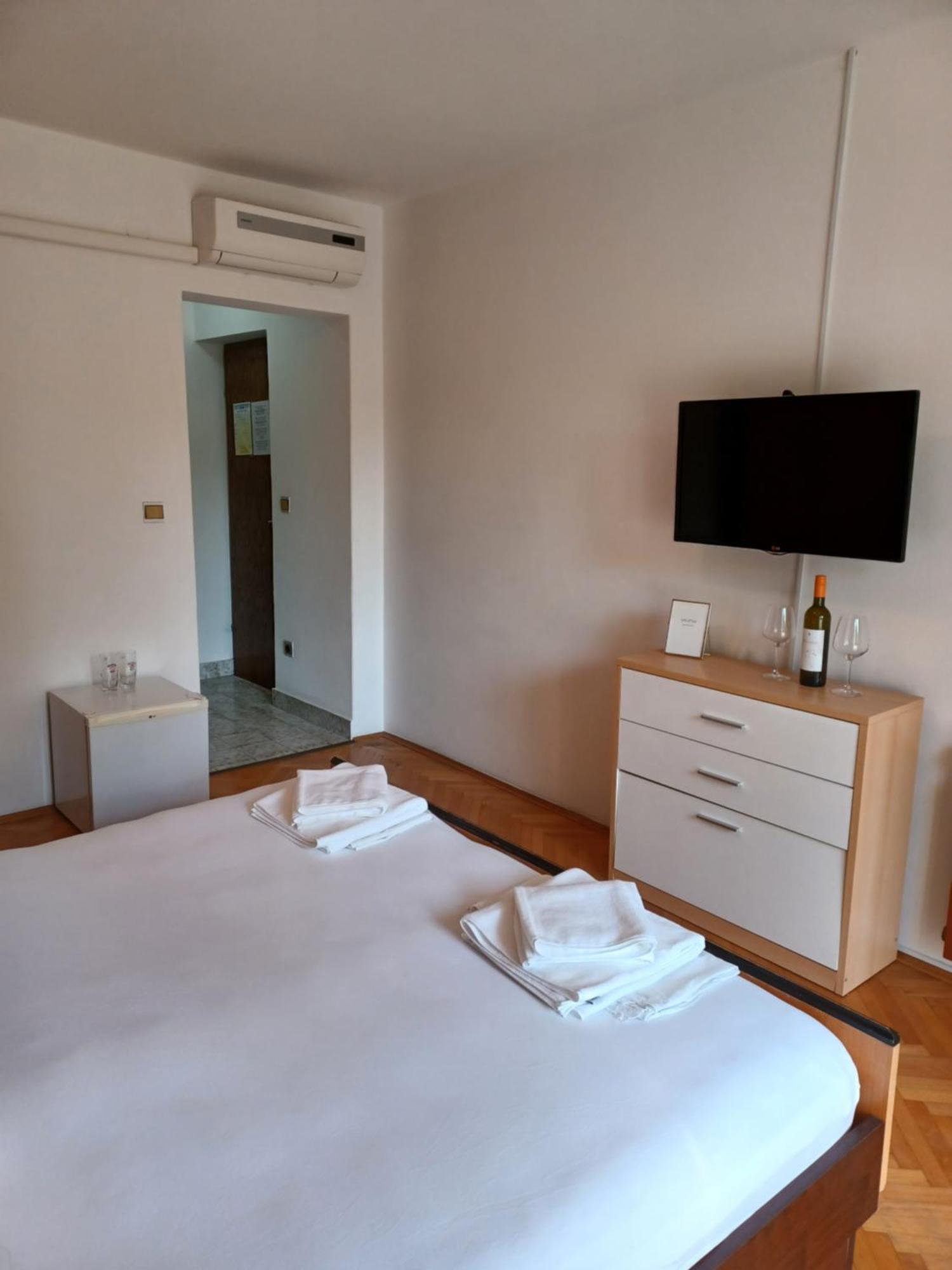 Apartments Emilija Makarska Bagian luar foto
