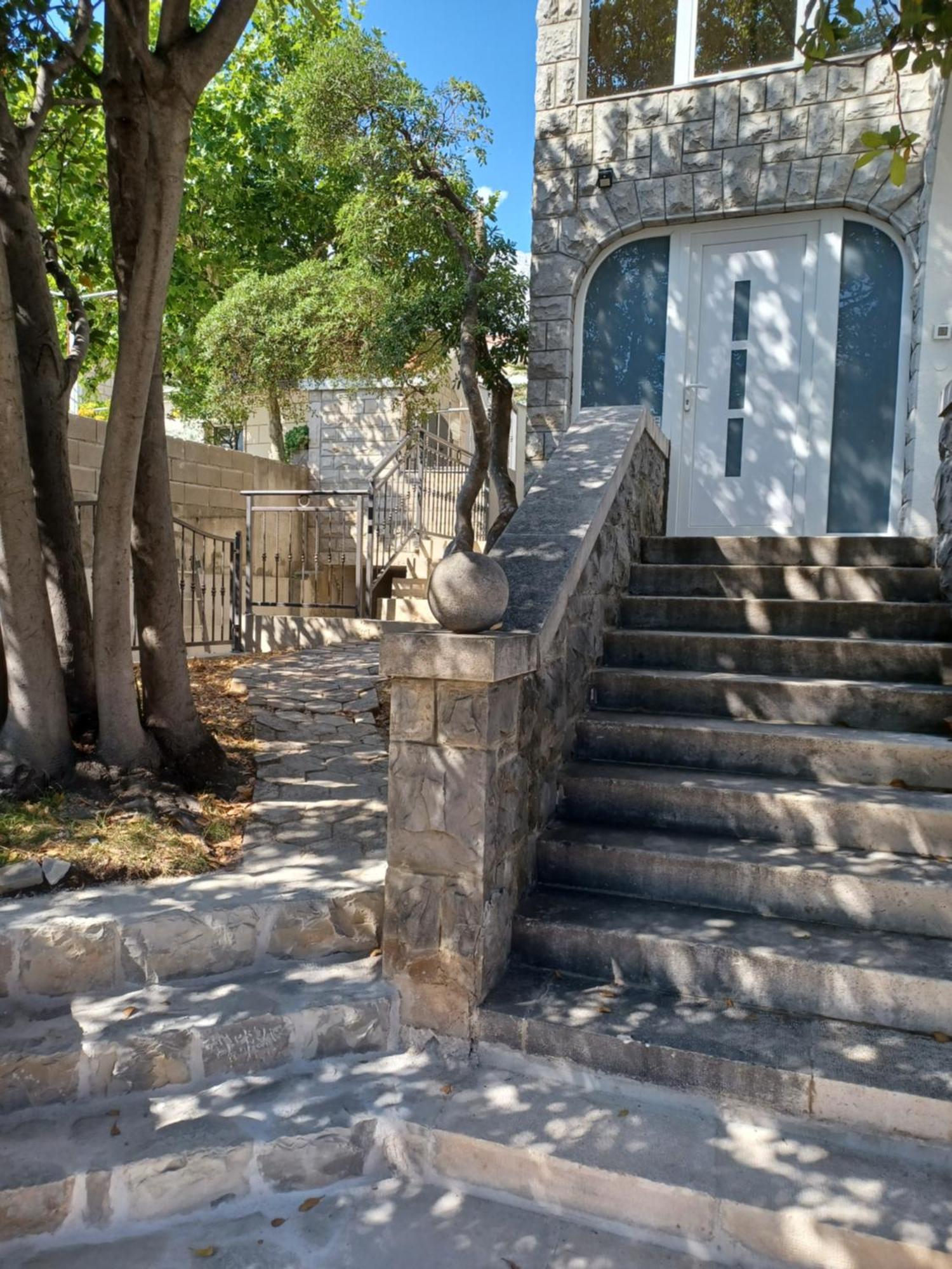 Apartments Emilija Makarska Bagian luar foto